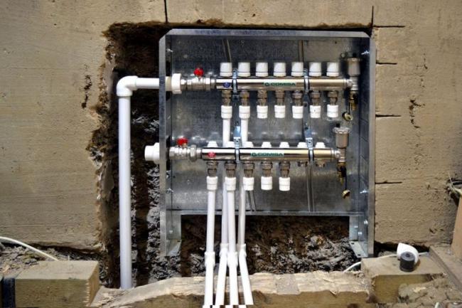 Коллектор отопления распределительный в системе: шкаф и гребенка своими ...