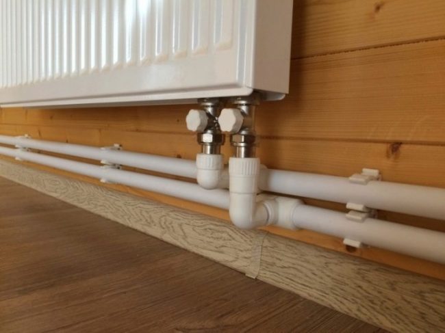 pp_image_38348_y6ftlvpm8tradiatory-s-nizhnim-podklyucheniem-preimushchestva-konstrukcii-i-tonkosti-ustanovki-7.jpg