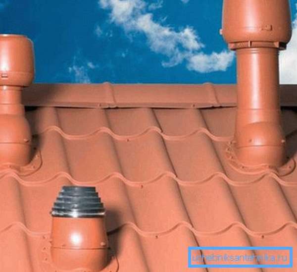 Вывод вентиляции канализации на крышу